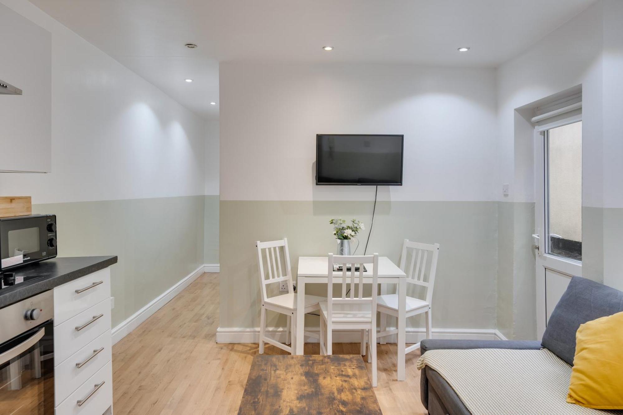 2 Bedroom Apartment For Up To 6 Nr Centre Cardiff Kültér fotó