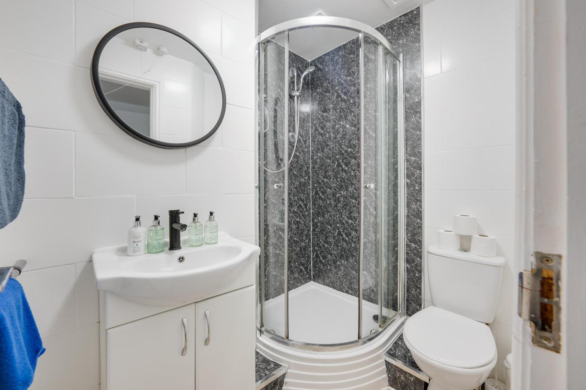 2 Bedroom Apartment For Up To 6 Nr Centre Cardiff Kültér fotó